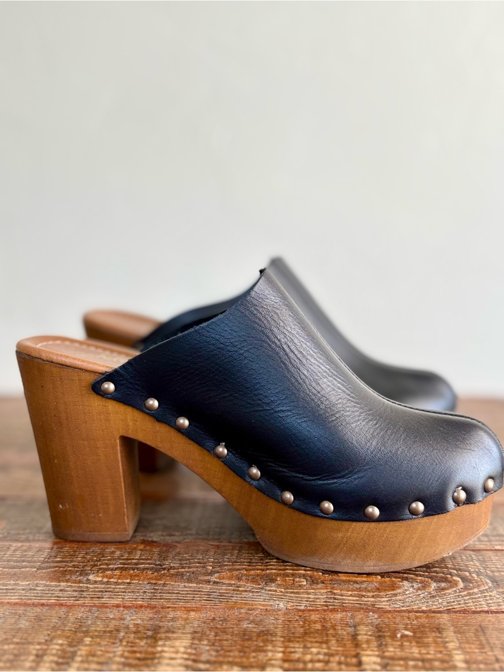 Seychelles Leather Clogs - Picture 5 of 16
